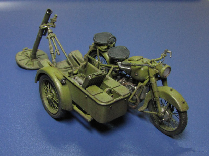 Модель сборная - советский мотоцикл М-72 с 82-мм минометом  